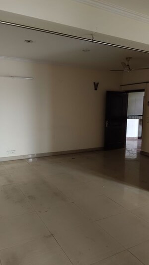 Room in 3 BHK Apartment at Saviour Park, Mohan Nagar – for Rent