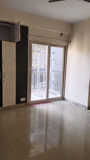 Room in 3 BHK Apartment at Saviour Park, Mohan Nagar – for Rent