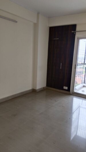 Room in 3 BHK Apartment at Saviour Park, Mohan Nagar – for Rent