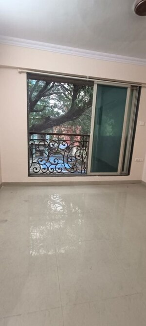 Room in 2 BHK Apartment at Fairmont Palazo, Santacruz East – for Rent