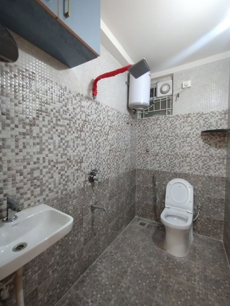 Bathroom, epshita-white-palms  1525 Sq.Ft. Apartment In Whitefield Bangalore 10485969