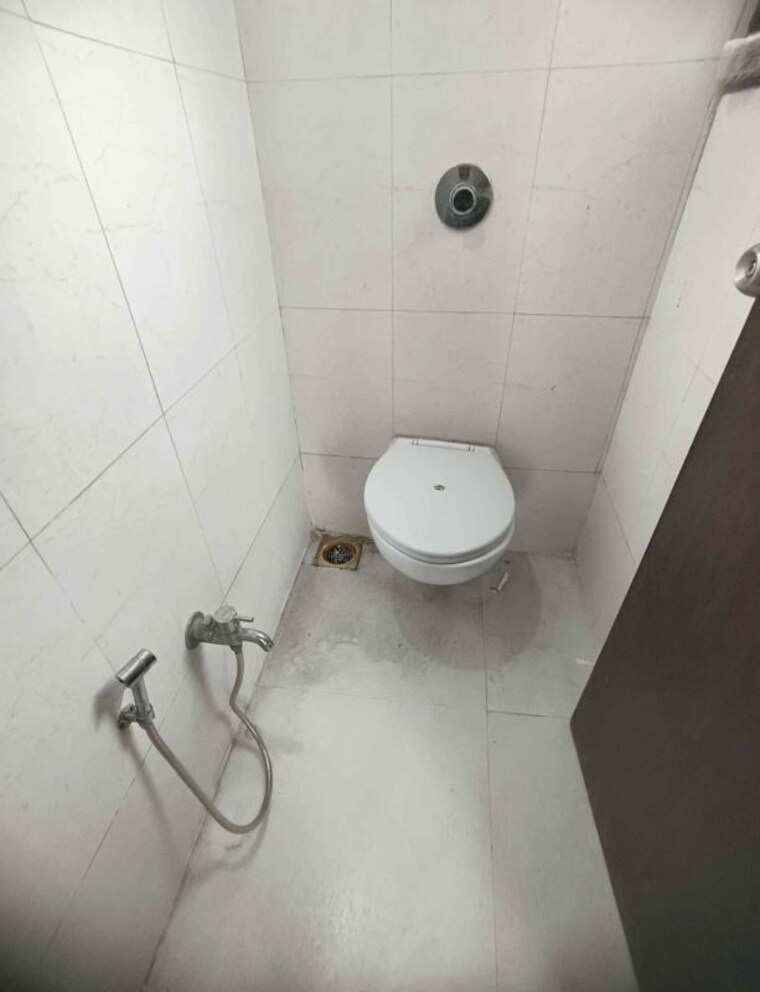 Bathroom, ozone-valley 1 Bedroom 600 Sq.Ft. Apartment In Kalwa Thane 10486045