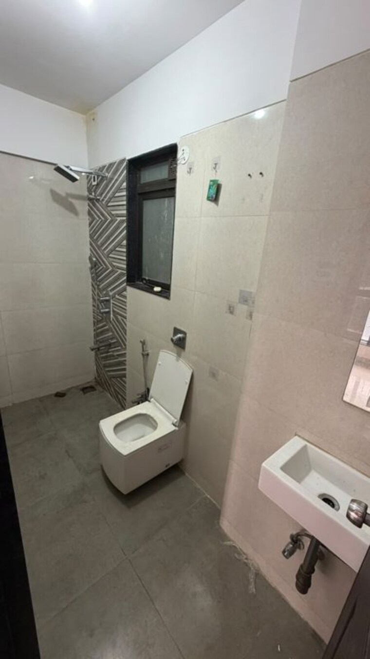 Bathroom, universal-cubical 1 Bedroom 332 Sq.Ft. Apartment In Jogeshwari West Mumbai 10486068