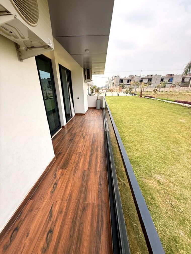 Balcony, hermitage-royale 3 Bedroom 1880 Sq.Ft. Apartment In Ramgarh Bhudda Zirakpur 10486074