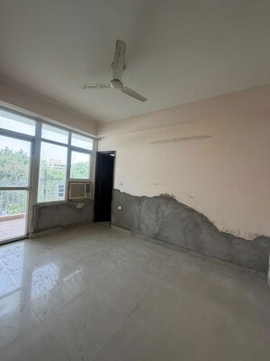 Room in 3 BHK Apartment at Maxworth Premier Urban, Sector 15 – for Rent