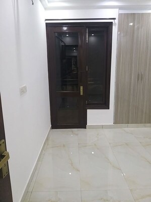 Furnished Amenities in 3 BHK Builder Floor at Vasant Kunj – for Rent