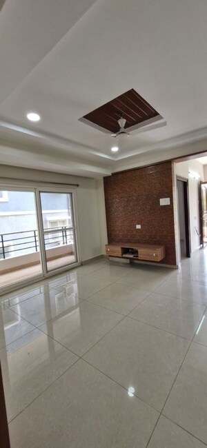 Room in 3 BHK Builder Floor at Kondapur – for Rent