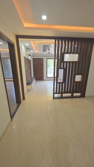 Room in 3 BHK Builder Floor at Sector 10a – for Rent