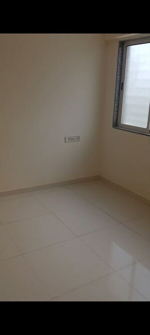 Room in 2 BHK Apartment at Vakola – for Rent