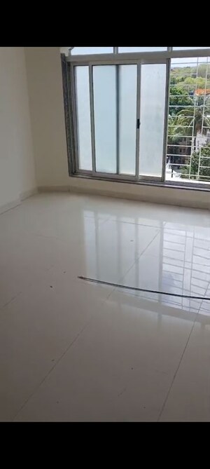 Room in 2 BHK Apartment at Vakola – for Rent