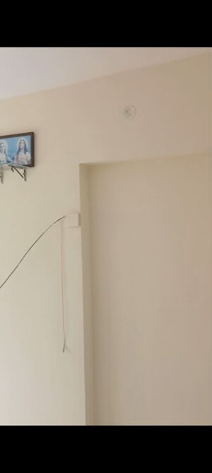 Room in 2 BHK Apartment at Vakola – for Rent