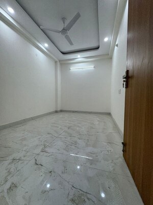 Room in 1 BHK Apartment at Chattarpur – for Rent
