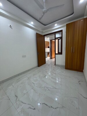 Room in 1 BHK Apartment at Chattarpur – for Rent