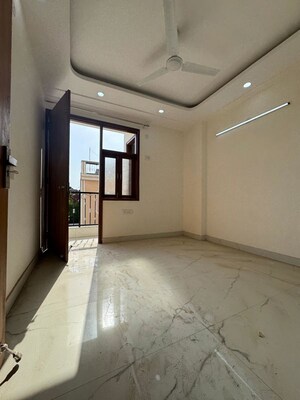 Room in 1 BHK Apartment at Chattarpur – for Rent