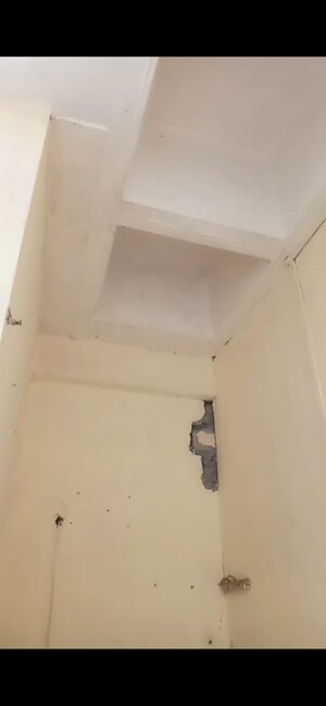  Shop For Rent in Papanas Wadi