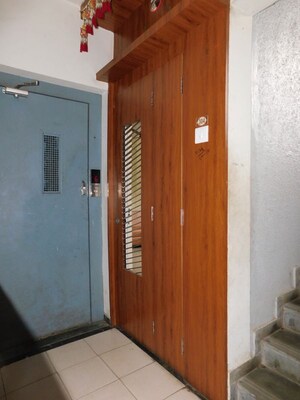Furnished Amenities in 3 BHK Apartment at Shivom Neela CHS, Mulund West – for Rent