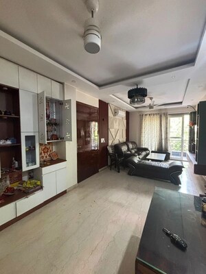 Parking in 3 BHK Builder Floor at Sector 10a – for Rent