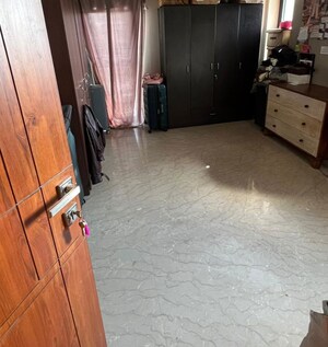 Parking in 3 BHK Builder Floor at Sector 10a – for Rent