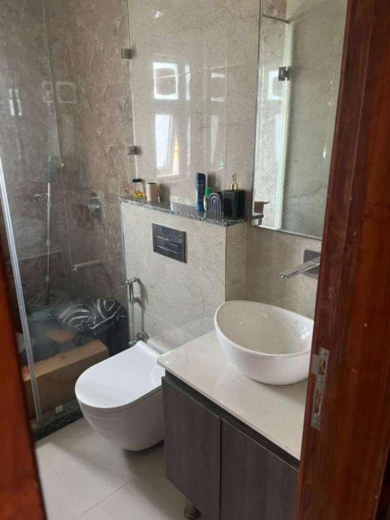 Bathroom, sector 10a 3 Bedroom 2000 Sq.Ft. Builder Floor In Sector 10a Gurgaon 10486146