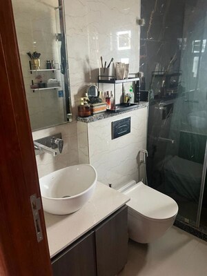 Team Area in 3 BHK Builder Floor at Sector 10a – for Rent