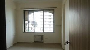 Room in 3 BHK Apartment at Sheth Golden Willows, Mulund West – for Rent