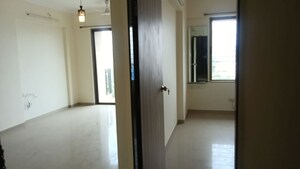 Room in 3 BHK Apartment at Sheth Golden Willows, Mulund West – for Rent
