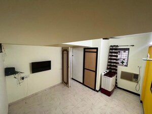 Room in 1 RK Apartment at Abhilasha CHS Tardeo, Tardeo – for Rent