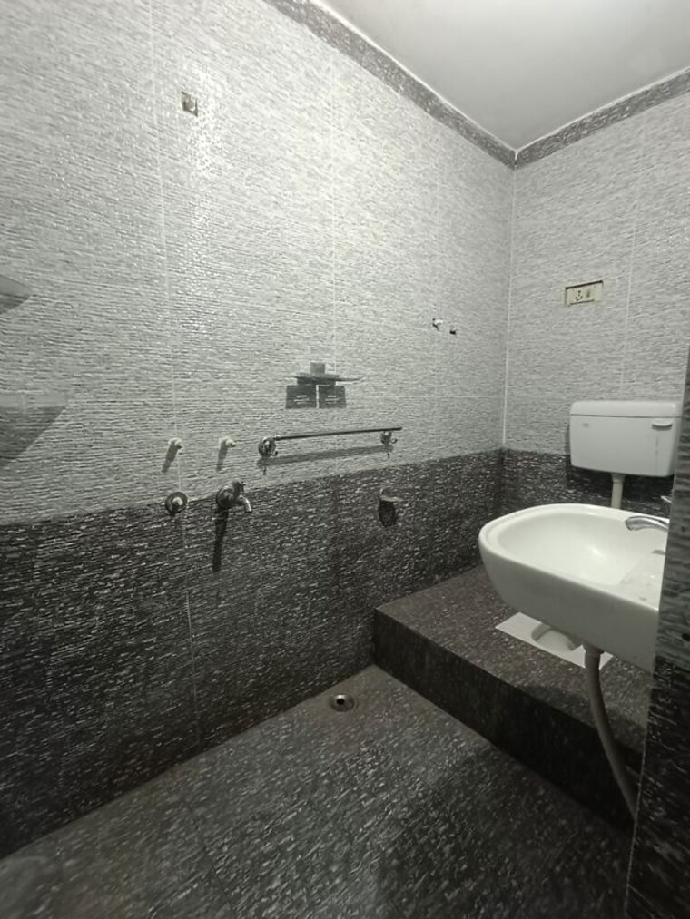 Bathroom, mithapur 2 Bedroom 1000 Sq.Ft. Apartment In Mithapur Patna 10486172