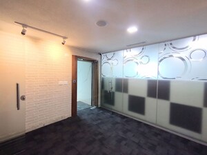 Room in  Office Space at High Grounds – for Rent