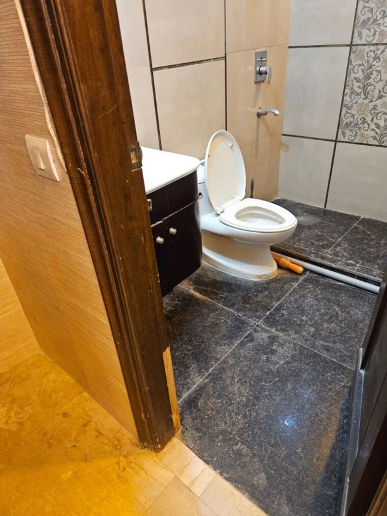 Bathroom, anand niketan 3 Bedroom 200 Sq.Yd. Builder Floor In Anand Niketan Delhi 10486245
