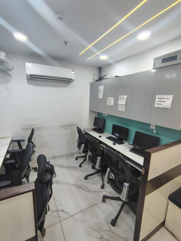 Team Area, netaji subhash place Commercial Office Space 850 Sq.Ft. In Netaji Subhash Place Delhi 10486247