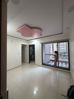 Room in 2 BHK Apartment at Runwal Eirene, Balkum Pada – for Rent