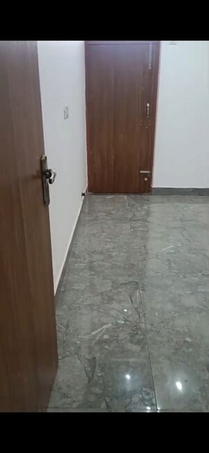 Room in 2 BHK Builder Floor at Auram Floor, South City 2 – for Rent