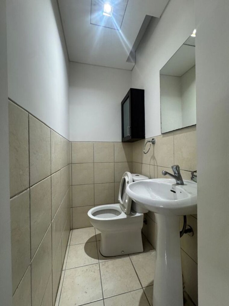 Bathroom, marigold-apartments-kalyani-nagar 4 Bedroom 3000 Sq.Ft. Apartment In Kalyani Nagar Pune 10486261