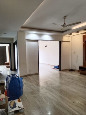 Parking in 3 BHK Builder Floor at Malviya Nagar – for Rent