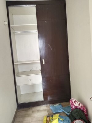 Furnished Amenities in 3 BHK Builder Floor at Malviya Nagar – for Rent