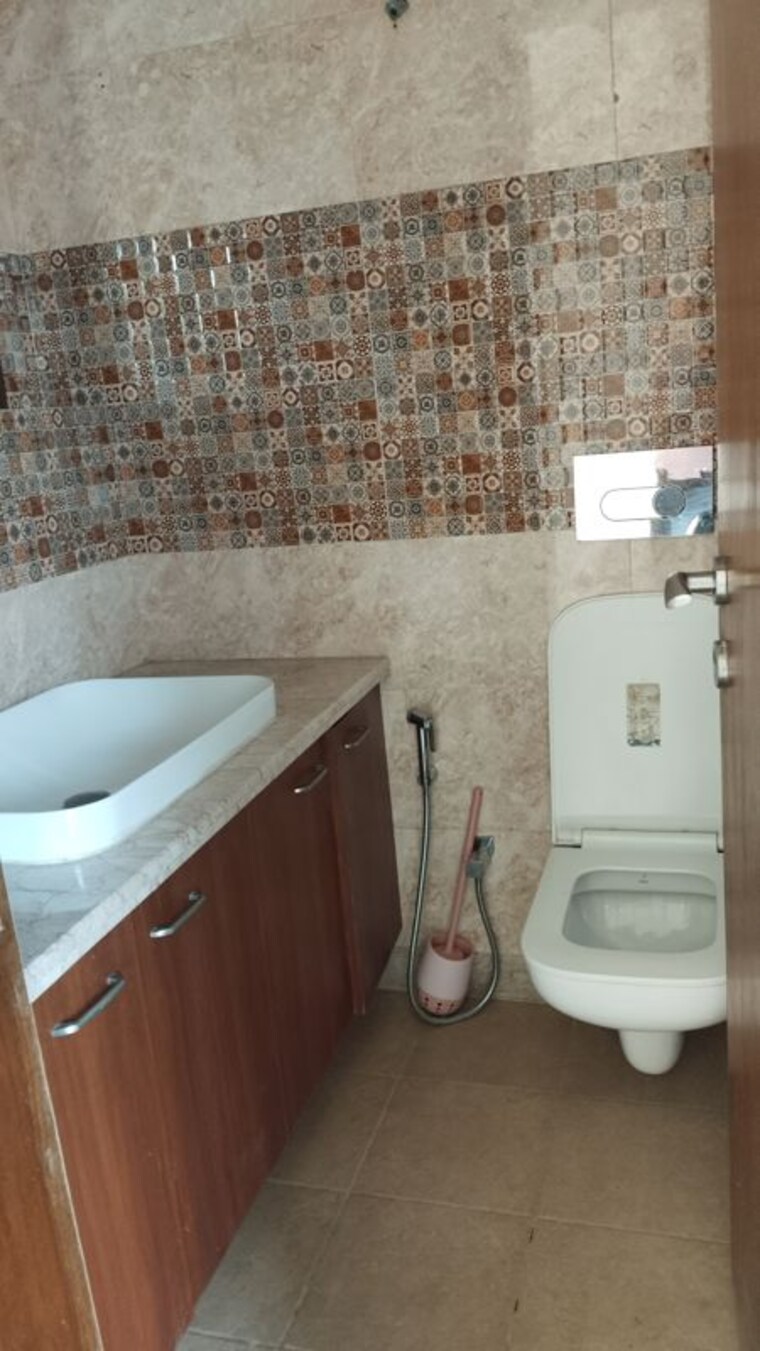 Bathroom, sumer-trinity-towers 3 Bedroom 1500 Sq.Ft. Apartment In Prabhadevi Mumbai 10486265
