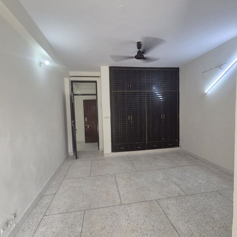 Room, jawahar nagar 3 Bedroom 1800 Sq.Ft. Apartment In Jawahar Nagar Delhi 10486288