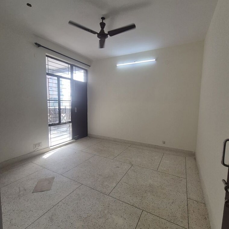 Room, jawahar nagar 3 Bedroom 1800 Sq.Ft. Apartment In Jawahar Nagar Delhi 10486288