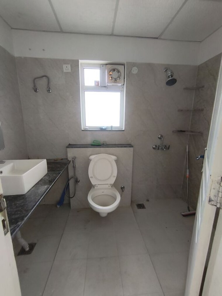 Bathroom, sushma-grande-nxt 3 Bedroom 1650 Sq.Ft. Apartment In Lohgarh Zirakpur 10486293
