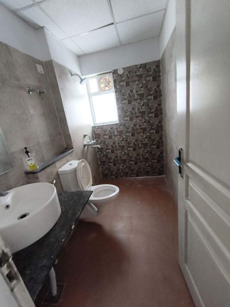 Bathroom, sushma-grande-nxt 3 Bedroom 1650 Sq.Ft. Apartment In Lohgarh Zirakpur 10486293