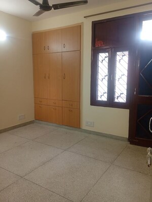 Room in 2 BHK Apartment at Sector 3 Dwarka – for Rent