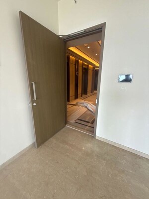 Room in 2 BHK Apartment at Piramal Mahalaxmi, Mahalaxmi – for Rent