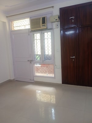 Room in 3 BHK Apartment at Sector 12 Dwarka – for Rent
