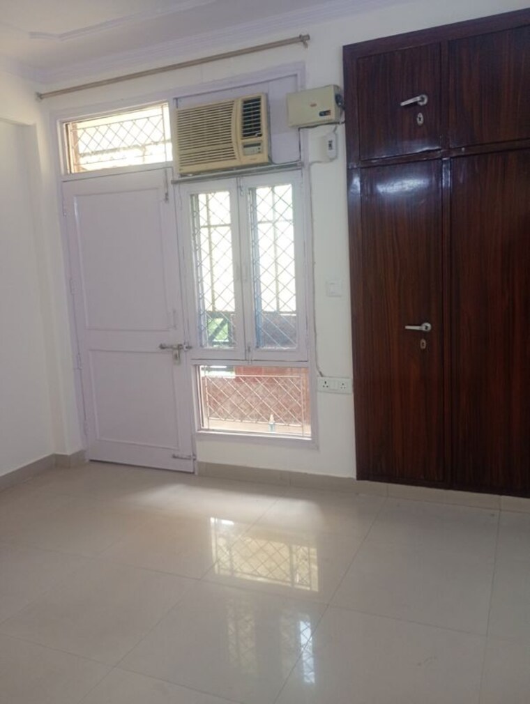 Room, sector 12 dwarka 3 Bedroom 1800 Sq.Ft. Apartment In Sector 12 Dwarka Delhi 10486303