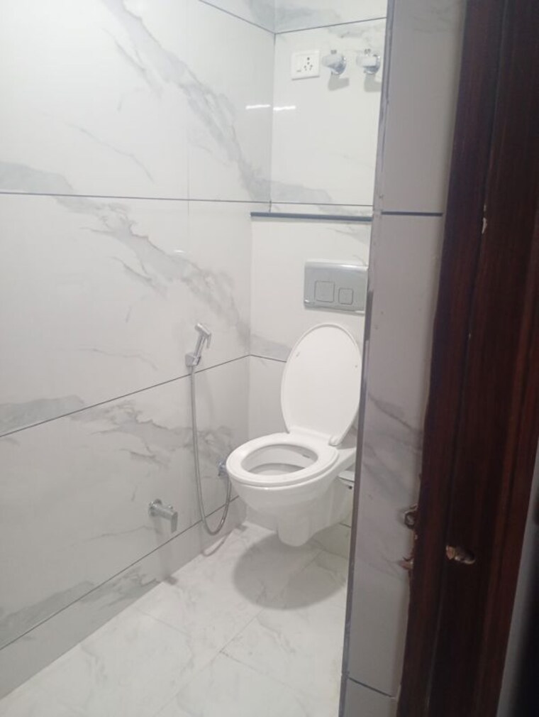 Bathroom, sector 10 dwarka 4 Bedroom 2200 Sq.Ft. Apartment In Sector 10 Dwarka Delhi 10486316