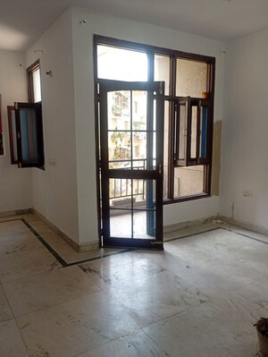 Room in 3 BHK Apartment at Sector 18 Dwarka – for Rent