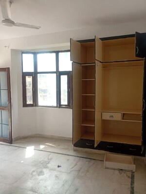 Room in 3 BHK Apartment at Sector 18 Dwarka – for Rent
