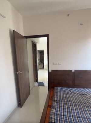 Room in 1 BHK Apartment at Lodha Amara, Kolshet Road – for Sale