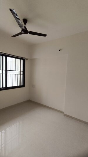 Room in 2.5 BHK Apartment at Kohinoor Viva City, Dhanori – for Rent